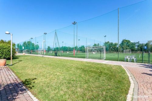 sports-facilities-v17055134 (1)